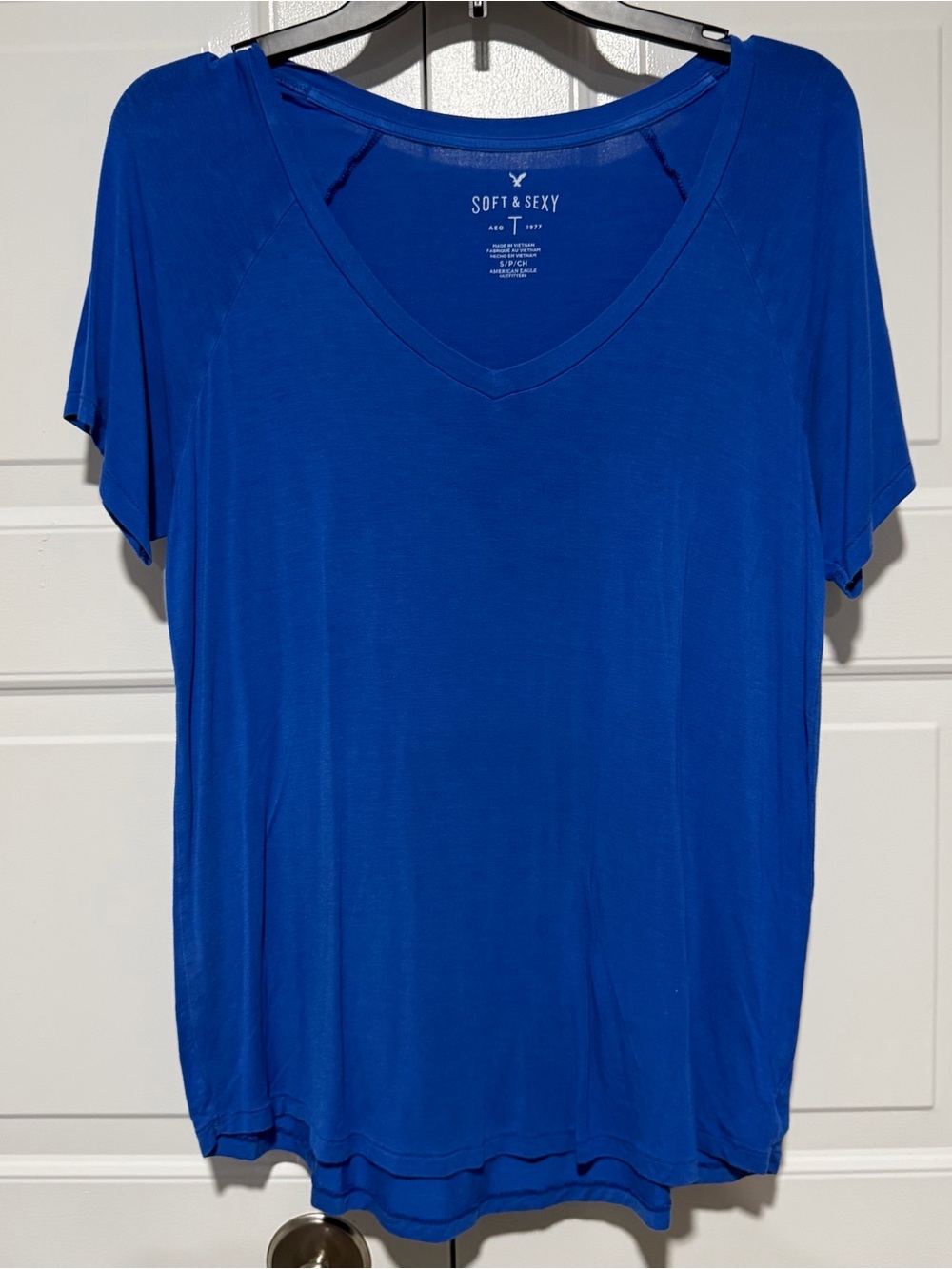 American Eagle Outfitters Soft & Sexy V-Neck Tee in Royal Blue